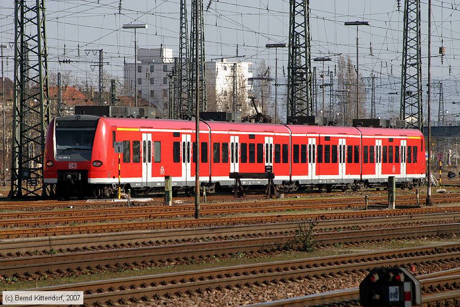 Deutsche Bahn - 425266-4
/ Bild: db4252664_bk0703110120.jpg Deutsche Bahn - 425266-4
/ Bild: db4252664_bk0703110120.jpg