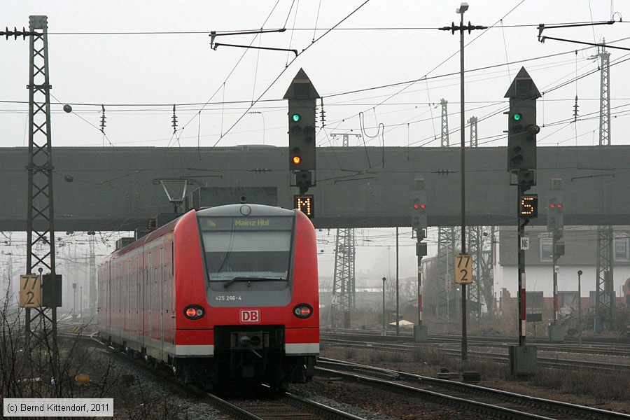 Deutsche Bahn - 425266-4
/ Bild: db4252664_bk1102090016.jpg Deutsche Bahn - 425266-4
/ Bild: db4252664_bk1102090016.jpg