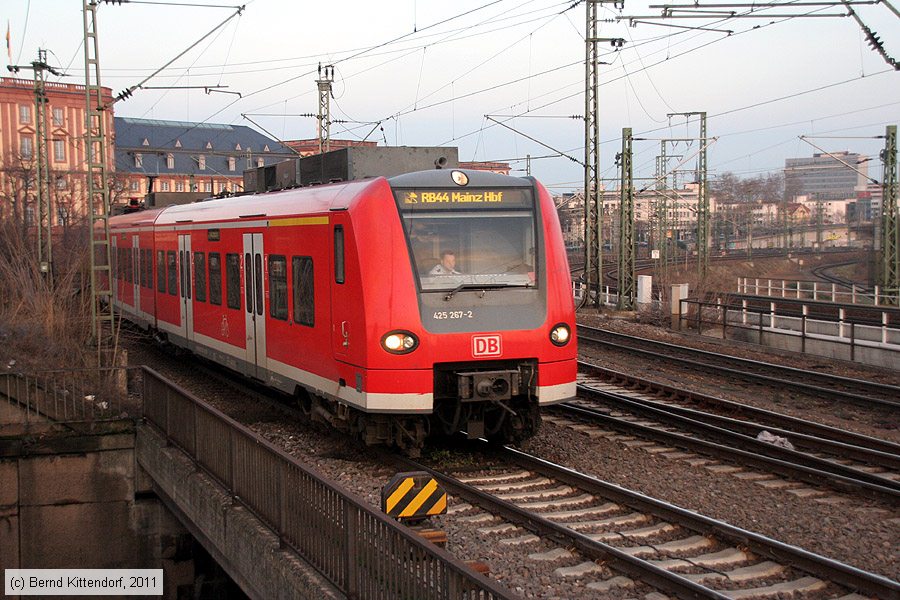 Deutsche Bahn - 425267-2
/ Bild: db4252672_bk1102080109.jpg