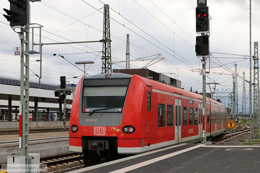 Deutsche Bahn - 425541-0
/ Bild: db4255410_bk2107080053.jpg