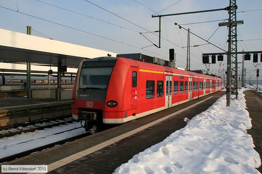 Deutsche Bahn - 425548-5
/ Bild: db4255485_bk1001140011.jpg