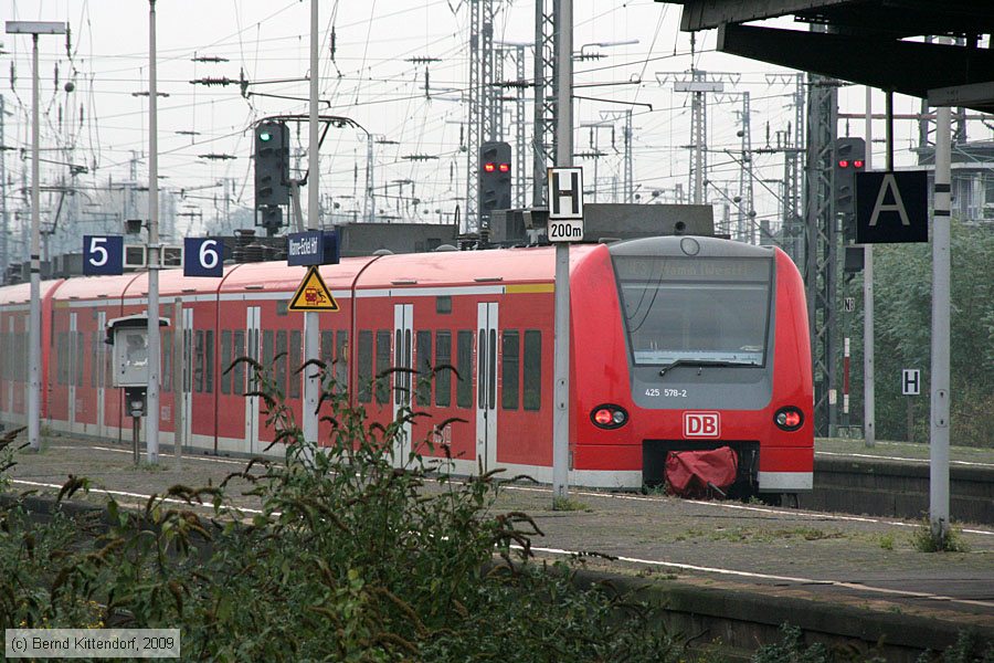 Deutsche Bahn - 425578-2
/ Bild: db4255782_bk0910230046.jpg