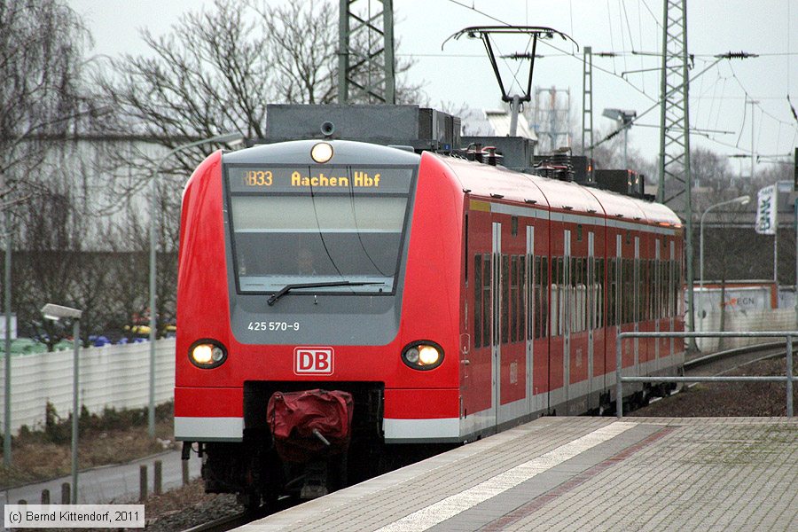 Deutsche Bahn - 425570-9
/ Bild: db4255709_bk1102150393.jpg Deutsche Bahn - 425570-9
/ Bild: db4255709_bk1102150393.jpg