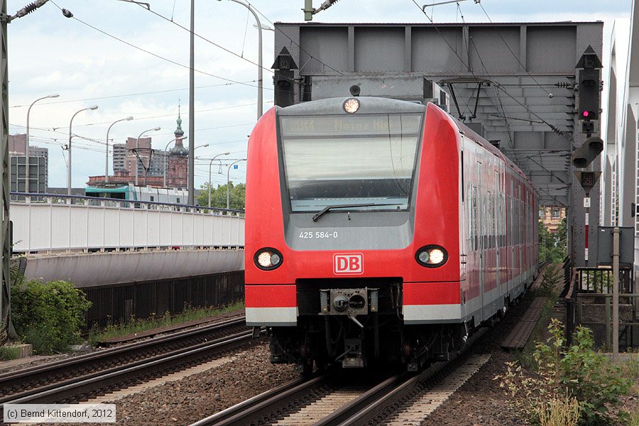 Deutsche Bahn - 425584-0
/ Bild: db4255840_bk1207160053.jpg