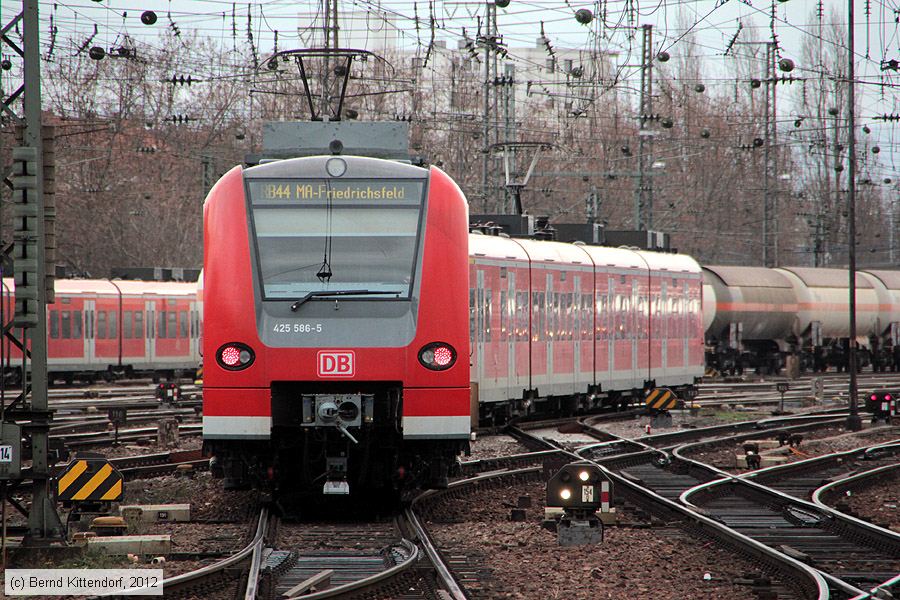 Deutsche Bahn - 425586-5
/ Bild: db4255865_bk1212280069.jpg