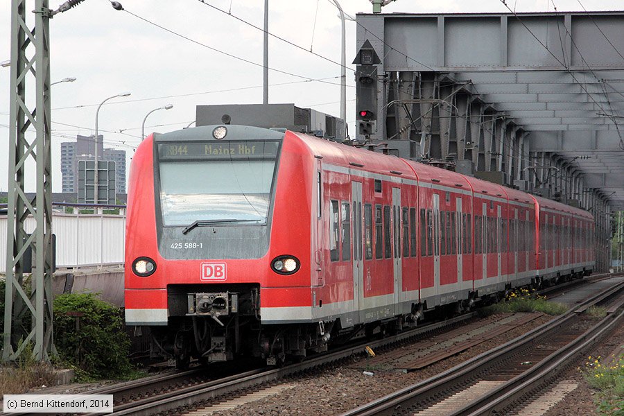 Deutsche Bahn - 425588-1
/ Bild: db4255881_bk1406020034.jpg