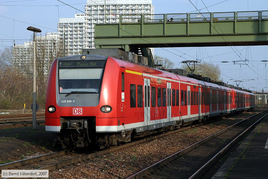 Deutsche Bahn - 425609-5
/ Bild: db4256095_bk0703270010.jpg