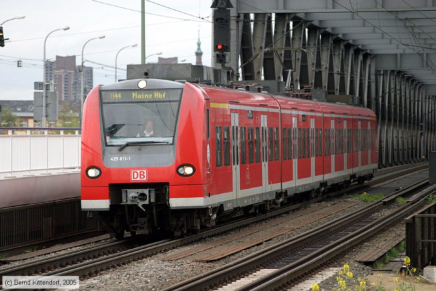 Deutsche Bahn - 425611-1
/ Bild: db4256111_e0016640.jpg Deutsche Bahn - 425611-1
/ Bild: db4256111_e0016640.jpg