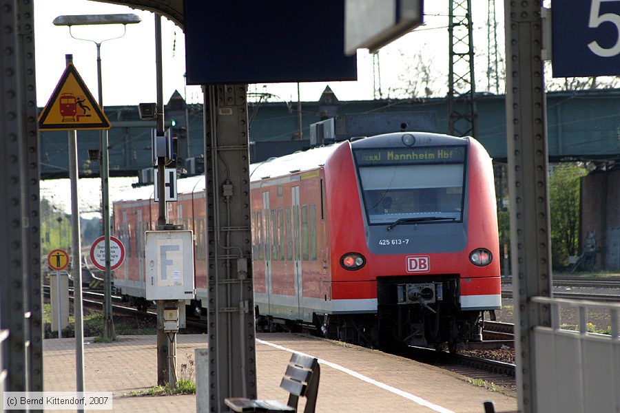 Deutsche Bahn - 425613-7
/ Bild: db4256137_bk0704060069.jpg