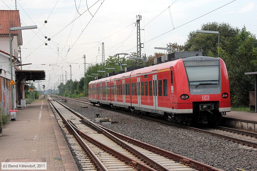 Deutsche Bahn - 425613-7
/ Bild: db4256137_bk1108230027.jpg Deutsche Bahn - 425613-7
/ Bild: db4256137_bk1108230027.jpg