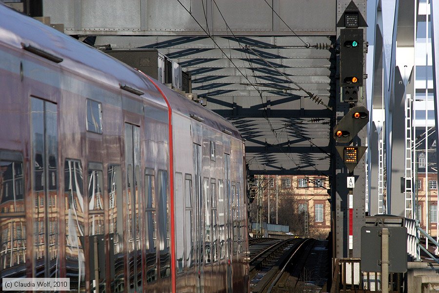 Deutsche Bahn - 425613-7
/ Bild: db4256137_cw1002160013.jpg
