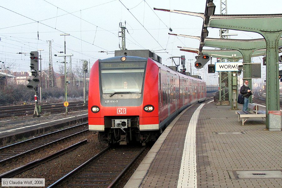 Deutsche Bahn - 425614-5
/ Bild: db4256145_cw025616.jpg Deutsche Bahn - 425614-5
/ Bild: db4256145_cw025616.jpg