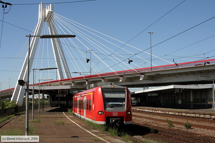 Deutsche Bahn - 425615-2
/ Bild: db4256152_bk0809090077.jpg Deutsche Bahn - 425615-2
/ Bild: db4256152_bk0809090077.jpg