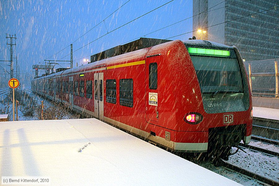 Deutsche Bahn - 425615-2
/ Bild: db4256152_bk1001300014.jpg