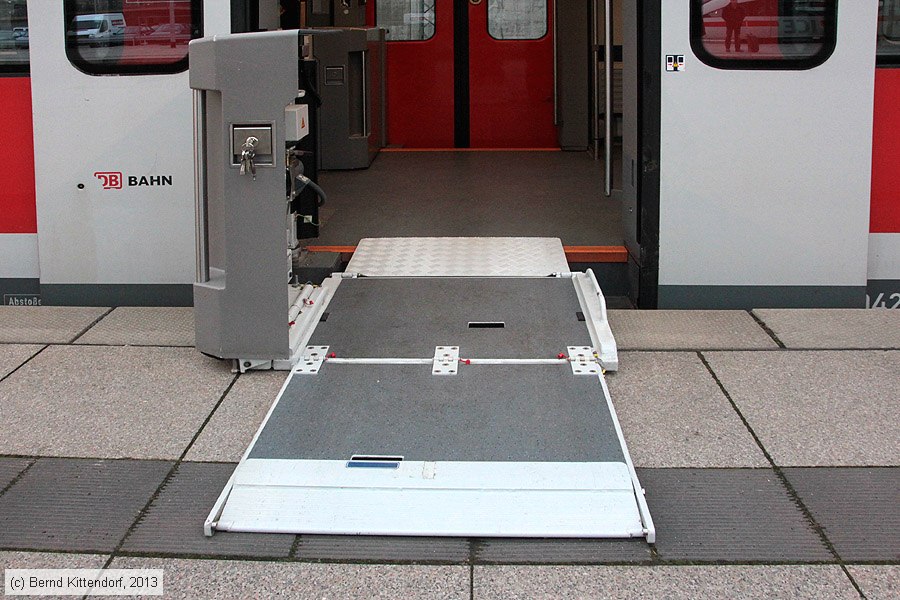 Deutsche Bahn - 425615-2
/ Bild: db4256152_bk1312120045.jpg Deutsche Bahn - 425615-2
/ Bild: db4256152_bk1312120045.jpg