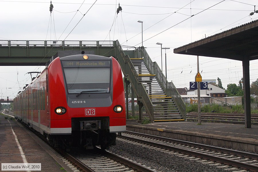 Deutsche Bahn - 425618-6
/ Bild: db4256186_cw1005040033.jpg Deutsche Bahn - 425618-6
/ Bild: db4256186_cw1005040033.jpg