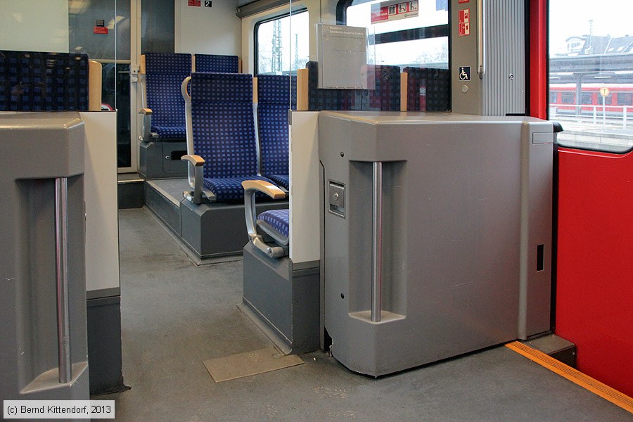 Deutsche Bahn - 425619-4 - Innenansicht
/ Bild: db4256194_bk1312120002.jpg