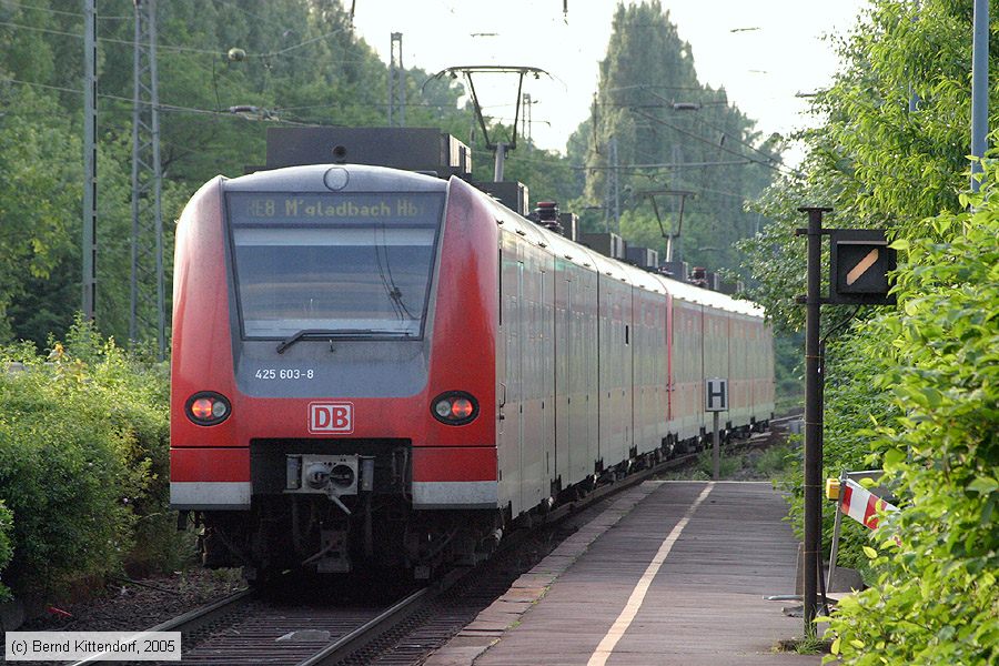 Deutsche Bahn - 425603-8
/ Bild: db4256038_e0020836.jpg Deutsche Bahn - 425603-8
/ Bild: db4256038_e0020836.jpg