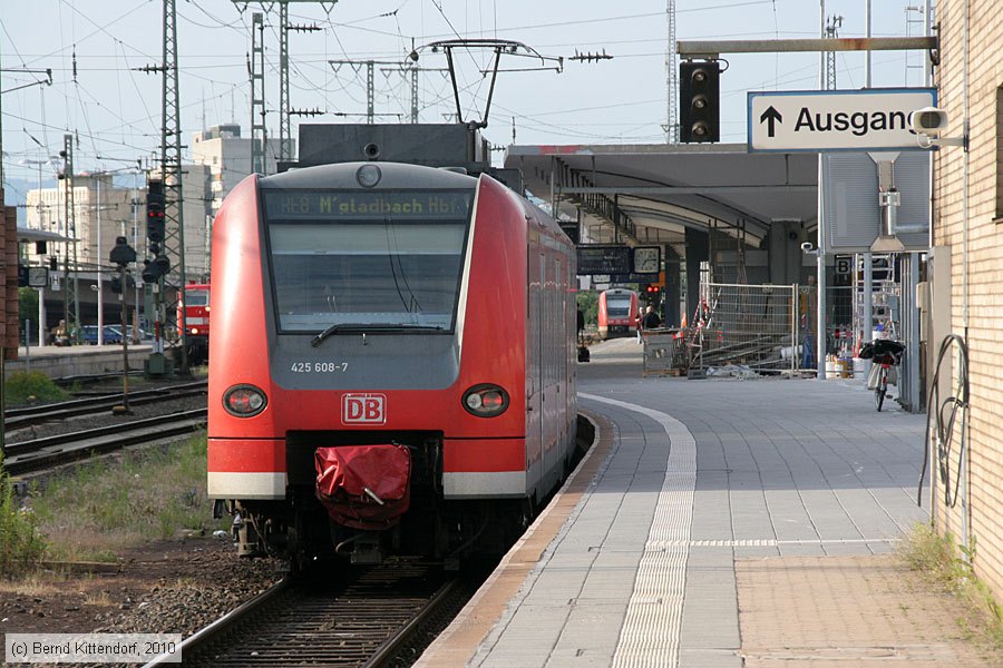 Deutsche Bahn - 425608-7
/ Bild: db4256087_bk1006220386.jpg
