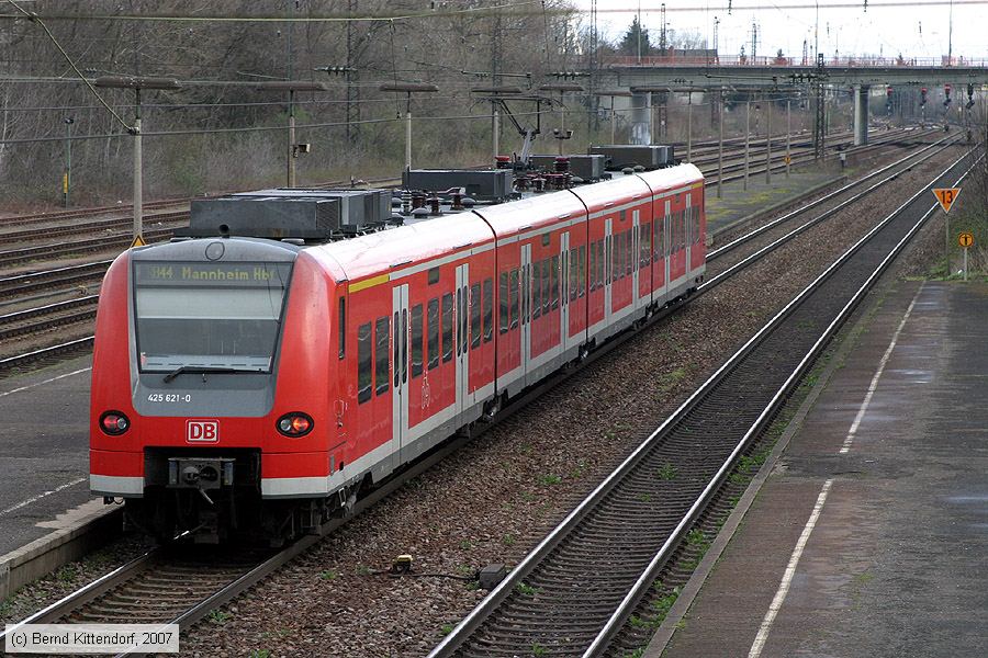 Deutsche Bahn - 425621-0
/ Bild: db4256210_bk0703210014.jpg