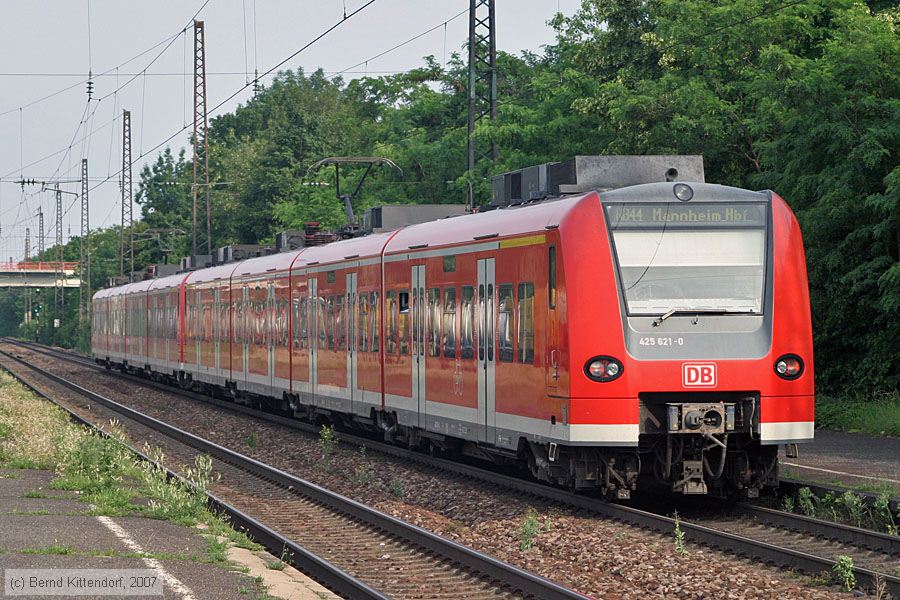 Deutsche Bahn - 425621-0
/ Bild: db4256210_bk0706060009.jpg