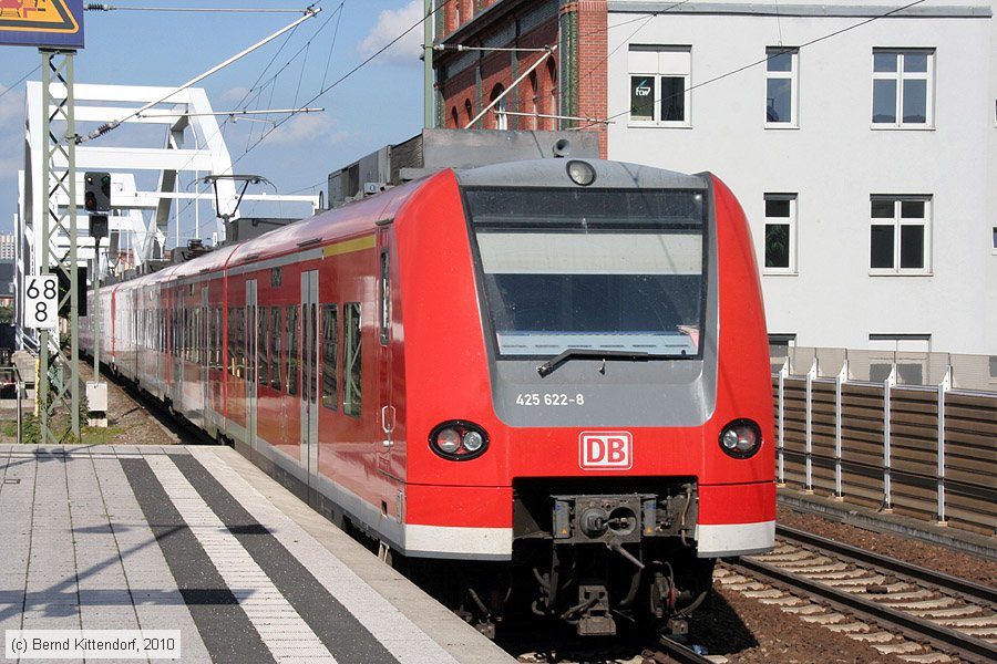 Deutsche Bahn - 425622-8
/ Bild: db4256228_bk1008210017.jpg