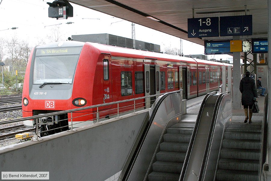 Deutsche Bahn - S-Bahn Rhein Neckar - 425701-0
/ Bild: db4257010_bk0703220021.jpg