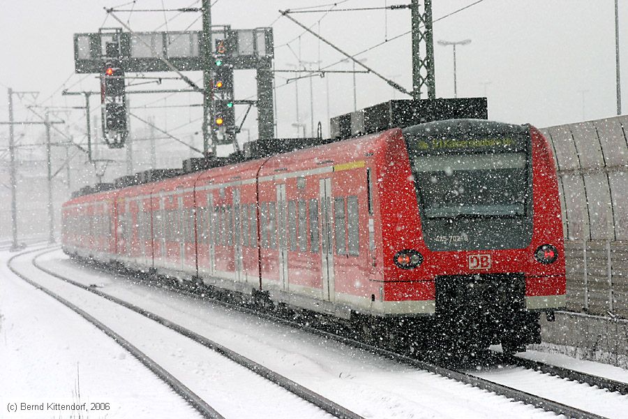Deutsche Bahn - S-Bahn Rhein Neckar - 425702-8
/ Bild: db4257028_bk0603030055.jpg