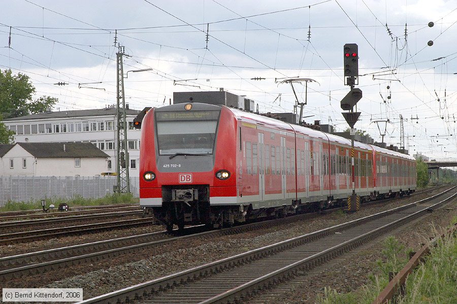 Deutsche Bahn - S-Bahn Rhein Neckar - 425702-8
/ Bild: db4257028_bk0606020111.jpg