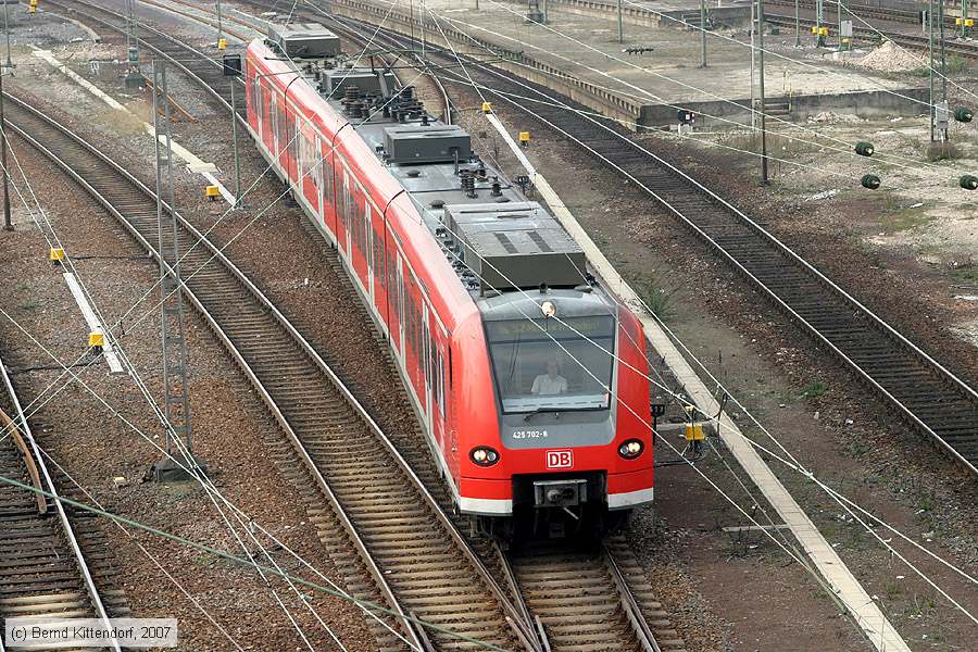 Deutsche Bahn - S-Bahn Rhein Neckar - 425702-8
/ Bild: db4257028_bk0703140080.jpg