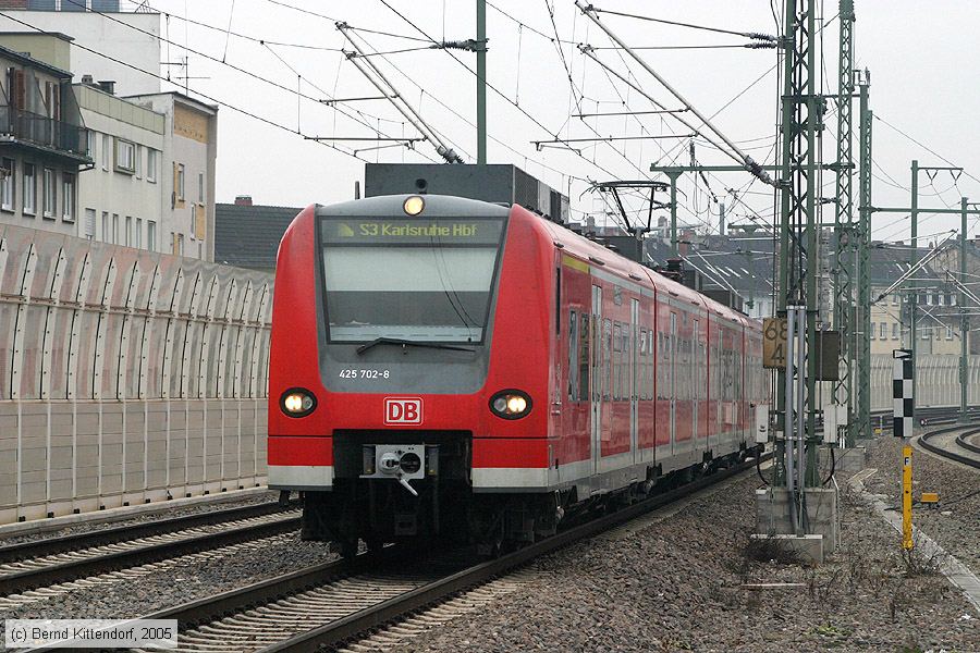 Deutsche Bahn - S-Bahn Rhein Neckar - 425702-8
/ Bild: db4257028_e0013308.jpg