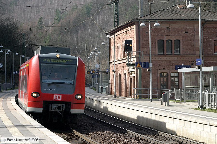Deutsche Bahn - S-Bahn Rhein Neckar - 425702-8
/ Bild: db4257028_e0015303.jpg