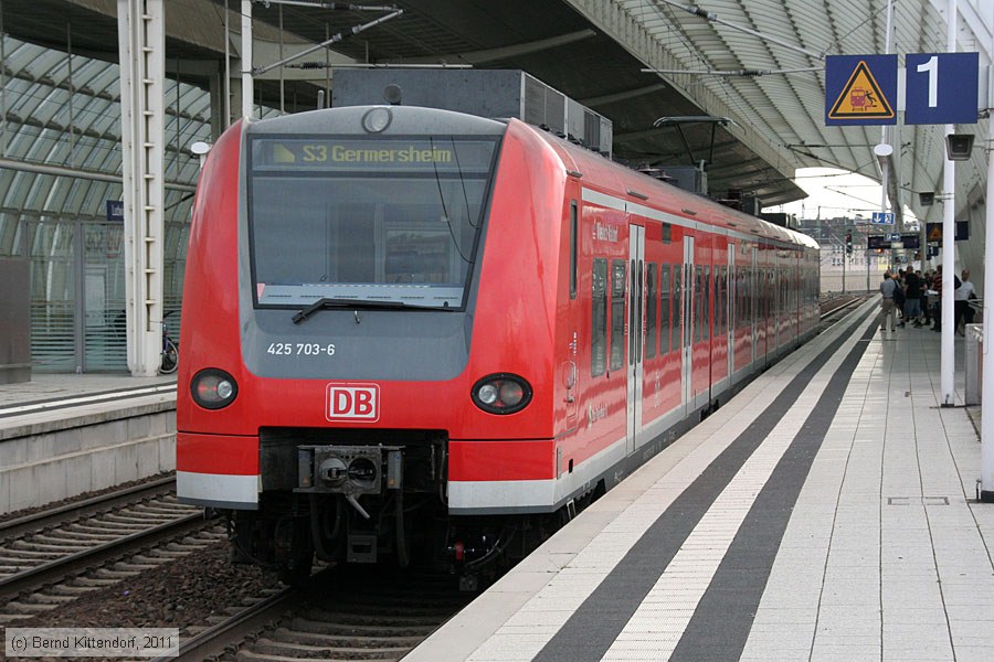 Deutsche Bahn - 425703-6
/ Bild: db4257036_bk1108050133.jpg
