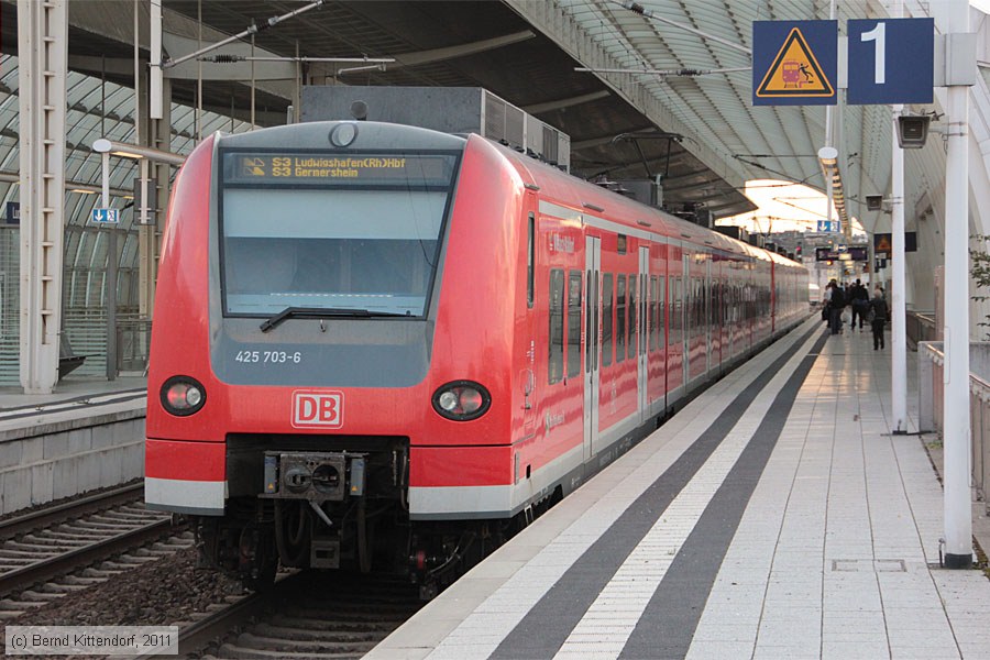 Deutsche Bahn - 425703-6
/ Bild: db4257036_bk1108300061.jpg