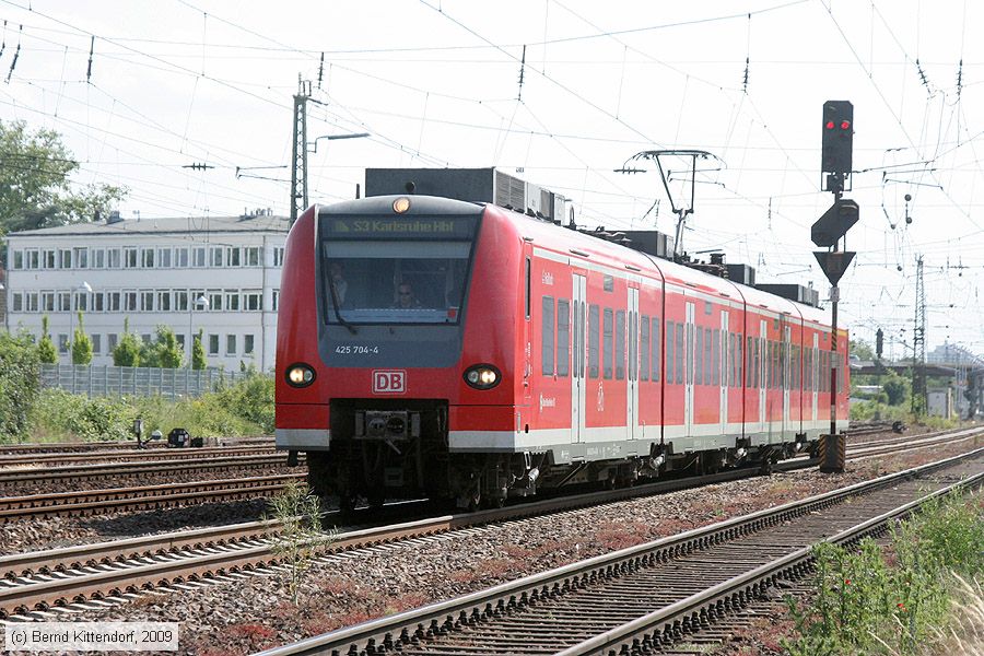 Deutsche Bahn - S-Bahn Rhein Neckar - 425704-4
/ Bild: db4257044_bk0906040033.jpg