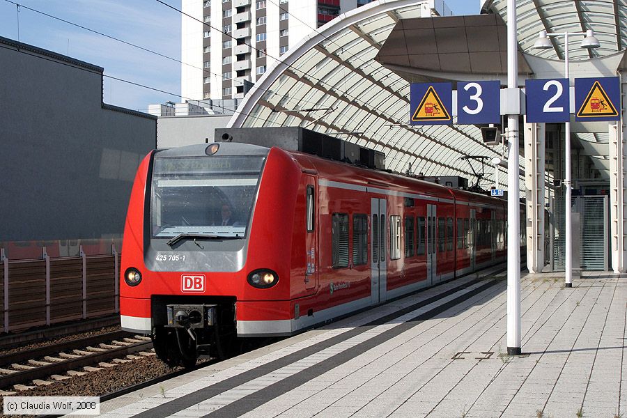 Deutsche Bahn - S-Bahn Rhein Neckar - 425705-1
/ Bild: db4257051_cw0807100034.jpg