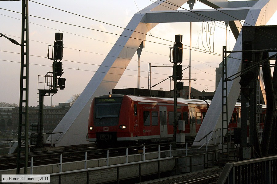 Deutsche Bahn - 425707-7
/ Bild: db4257077_bk1102080095.jpg