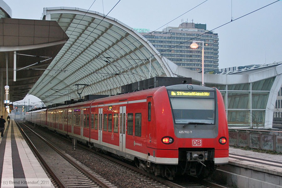 Deutsche Bahn - 425712-7
/ Bild: db4257127_bk1101100005.jpg