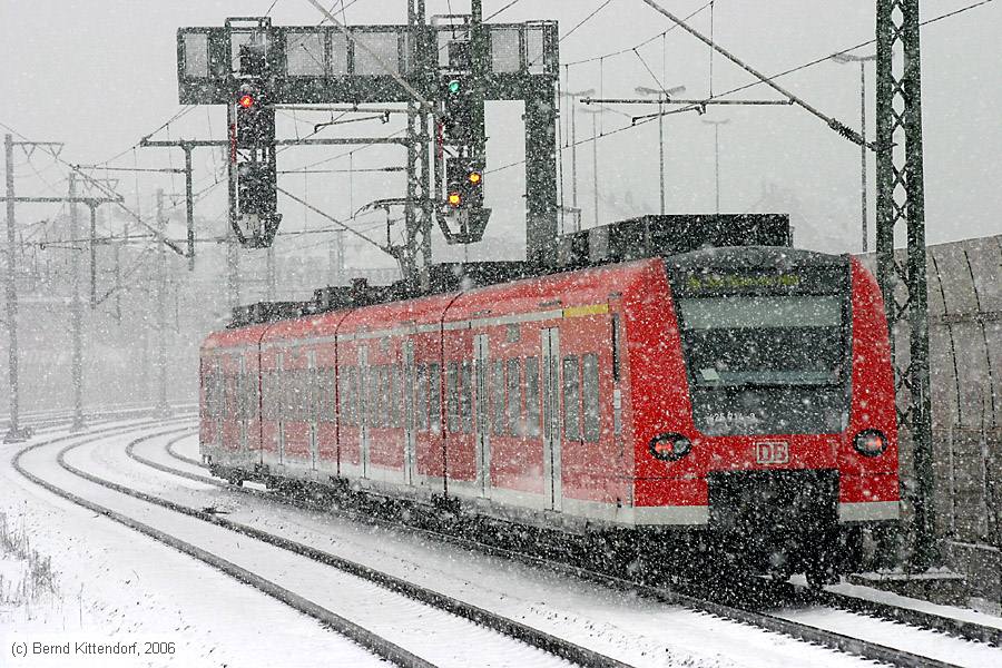 Deutsche Bahn - S-Bahn Rhein Neckar - 425714-3
/ Bild: db4257143_bk0603030022.jpg Deutsche Bahn - S-Bahn Rhein Neckar - 425714-3
/ Bild: db4257143_bk0603030022.jpg