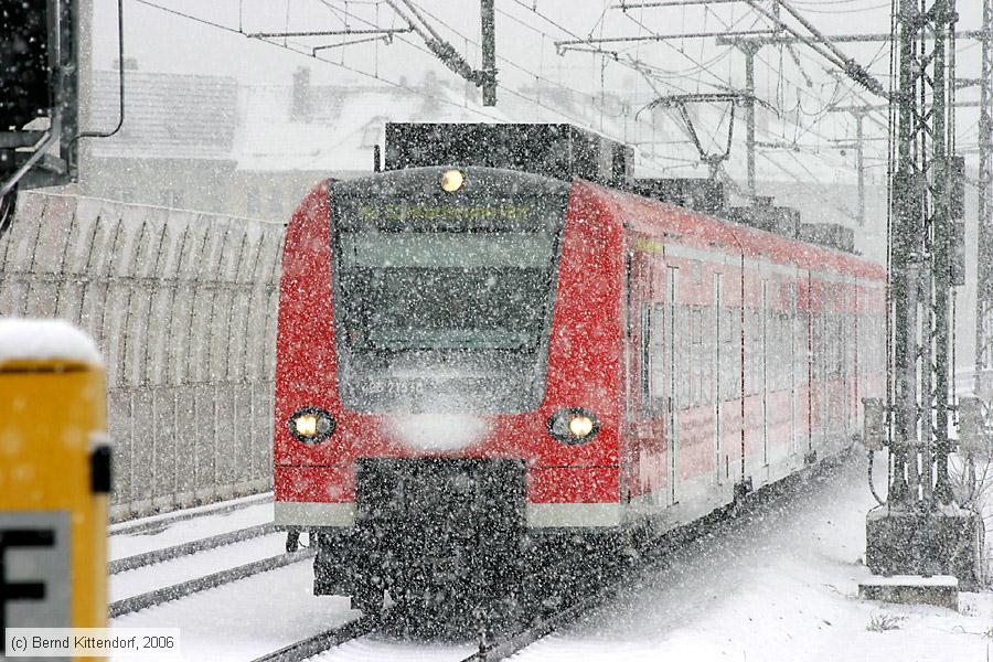 Deutsche Bahn - S-Bahn Rhein Neckar - 425715-0
/ Bild: db4257150_bk0603030041.jpg
