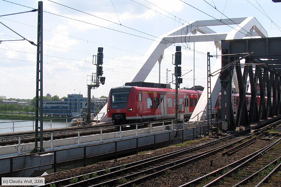Deutsche Bahn - S-Bahn Rhein Neckar - 425715-0
/ Bild: db4257150_cw011750.jpg