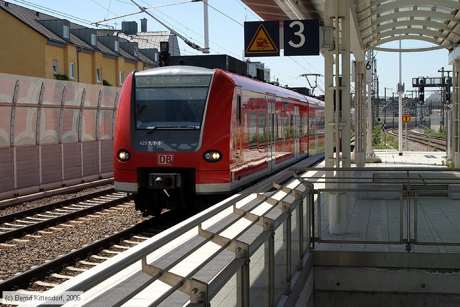 Deutsche Bahn - S-Bahn Rhein Neckar - 425727-5
/ Bild: db4257275_bk0606120047.jpg