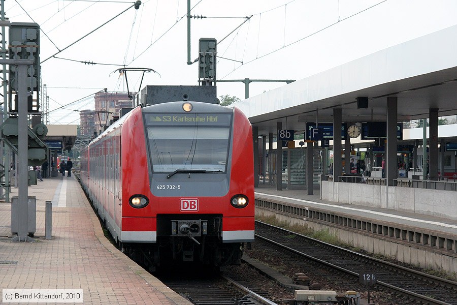 Deutsche Bahn - 425732-5
/ Bild: db4257325_bk1005180021.jpg