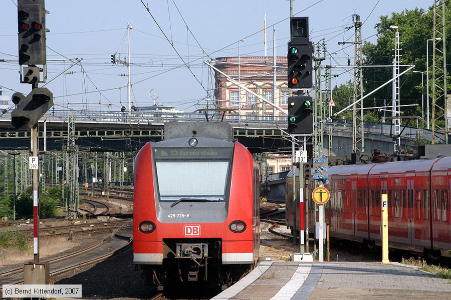 Deutsche Bahn - S-Bahn Rhein Neckar - 425735-8
/ Bild: db4257358_bk0707150025.jpg