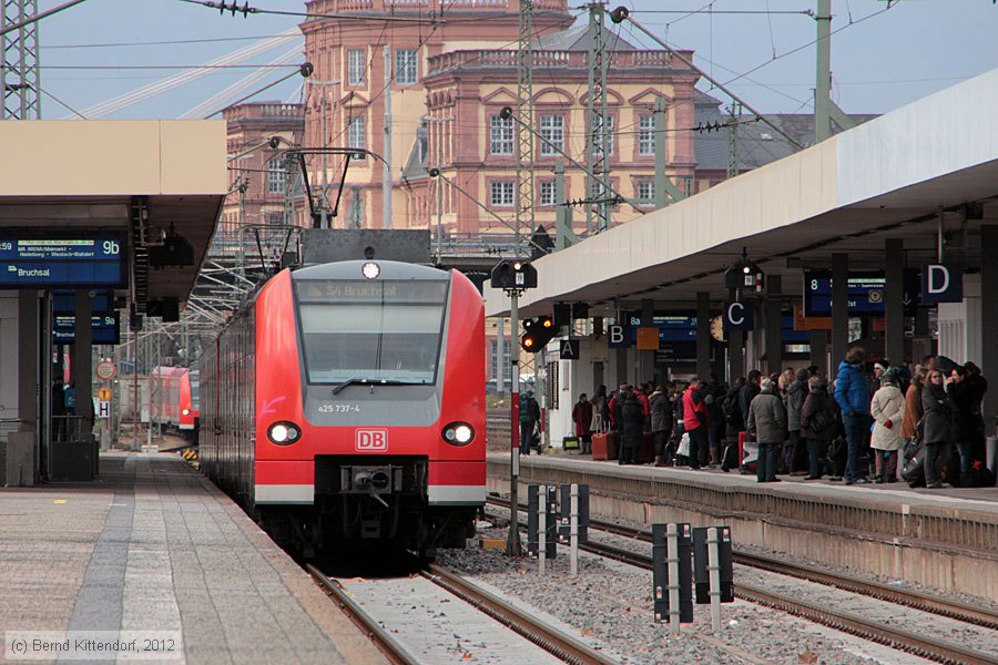 Deutsche Bahn - 425737-4
/ Bild: db4257374_bk1212280050.jpg