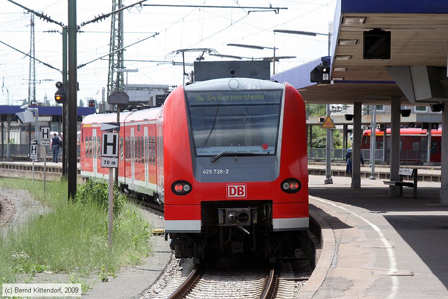 Deutsche Bahn - 425738-2
/ Bild: db4257382_bk0906040006.jpg