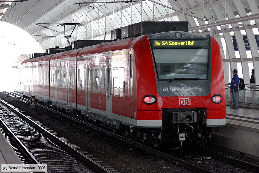 Deutsche Bahn - S-Bahn Rhein Neckar - 425739-0
/ Bild: db4257390_bk0603030091.jpg