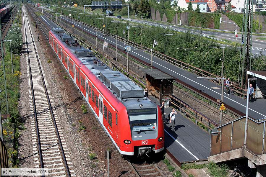 Deutsche Bahn - S-Bahn Rhein Neckar - 425739-0
/ Bild: db4257390_bk0809090031.jpg