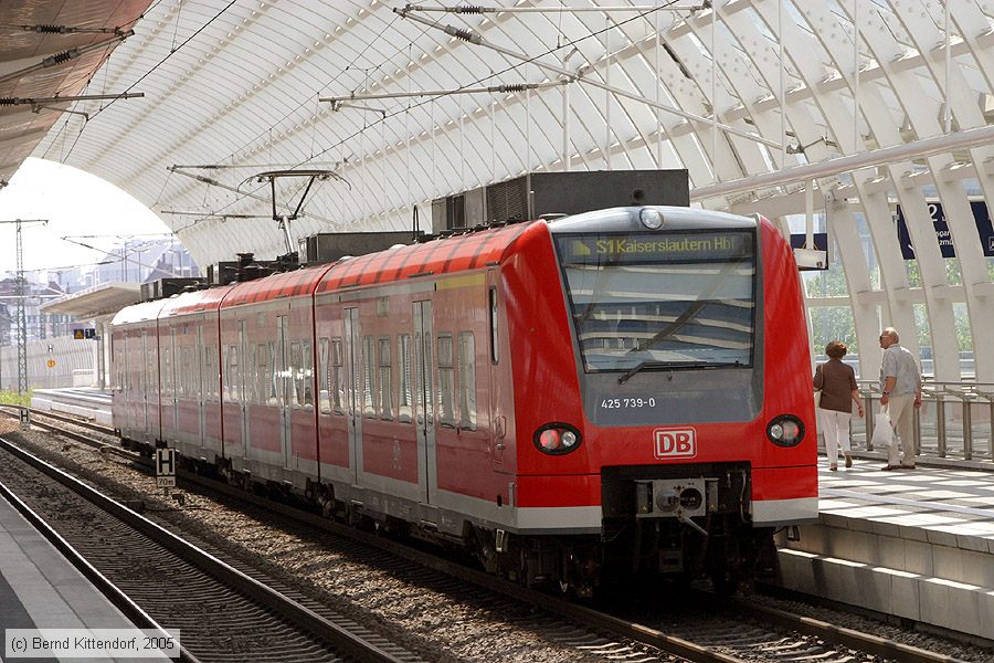 Deutsche Bahn - S-Bahn Rhein Neckar - 425739-0
/ Bild: db4257390_e0022204.jpg