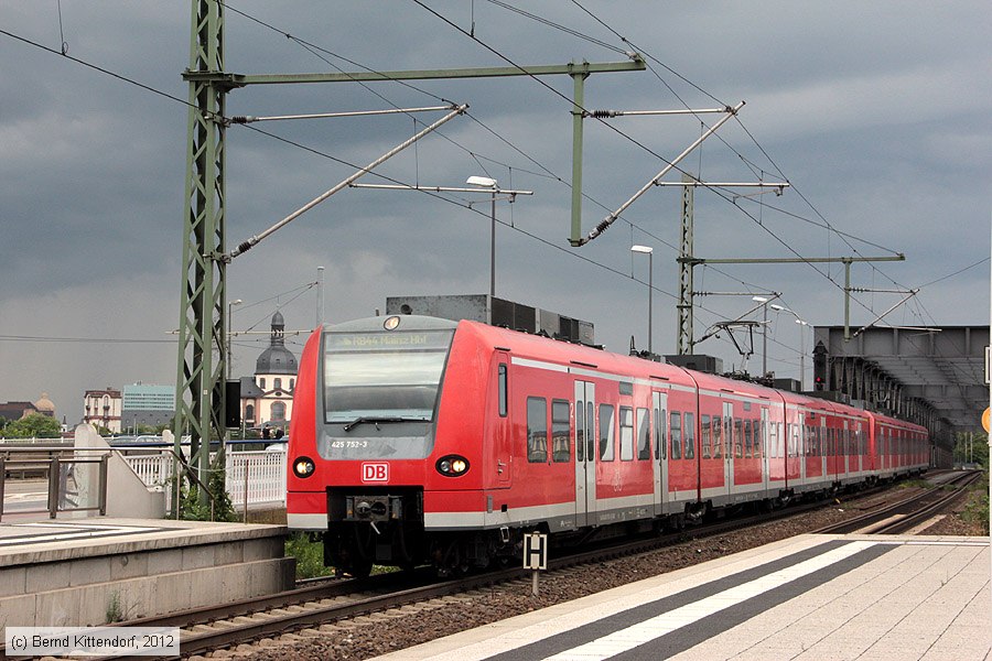 Deutsche Bahn - 425752-3
/ Bild: db4257523_bk1207200134.jpg